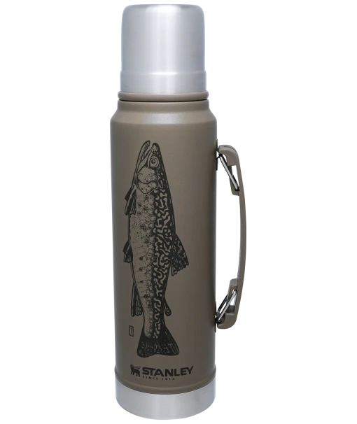 Promo 💯 Stanley Heritage Classic Bottle | Brook Trout | 1.1 QT ❤️ 6 Promo 💯 Stanley Heritage Classic Bottle | Brook Trout | 1.1 QT ❤️ -Sweese Elegant Shop B2B Web PNG Classic Vacuum Bottle 1 1QT Peter Perch Tan Front 2e3f48ae 11fe 4afd 9265 fa42aeeef343