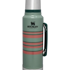 Hot Sale ⌛ Stanley The Vintage Loom Legendary Classic Bottle | 1.5 QT ✔️ -Sweese Elegant Shop B2B Web PNG The Vintage Loom Classic Bottle 1 5QT Heritage Stripe Front